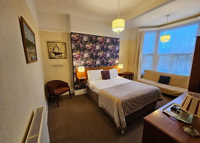 Rivelyn Hotel Bar & Restaurant