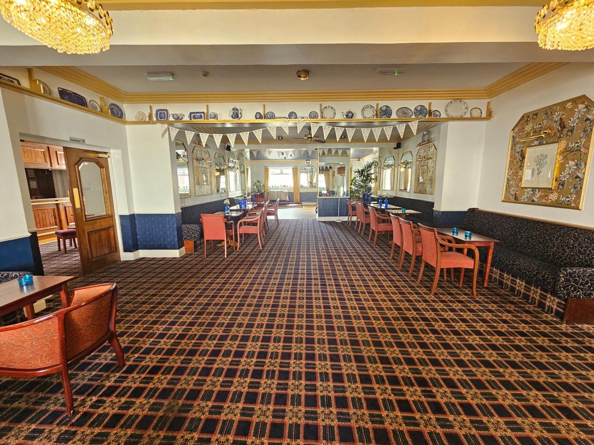 Rivelyn Bar & Restaurant