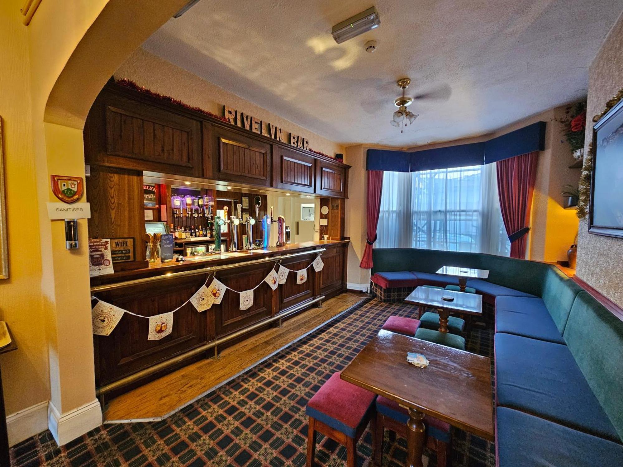 Отель Rivelyn Bar & Restaurant 3*