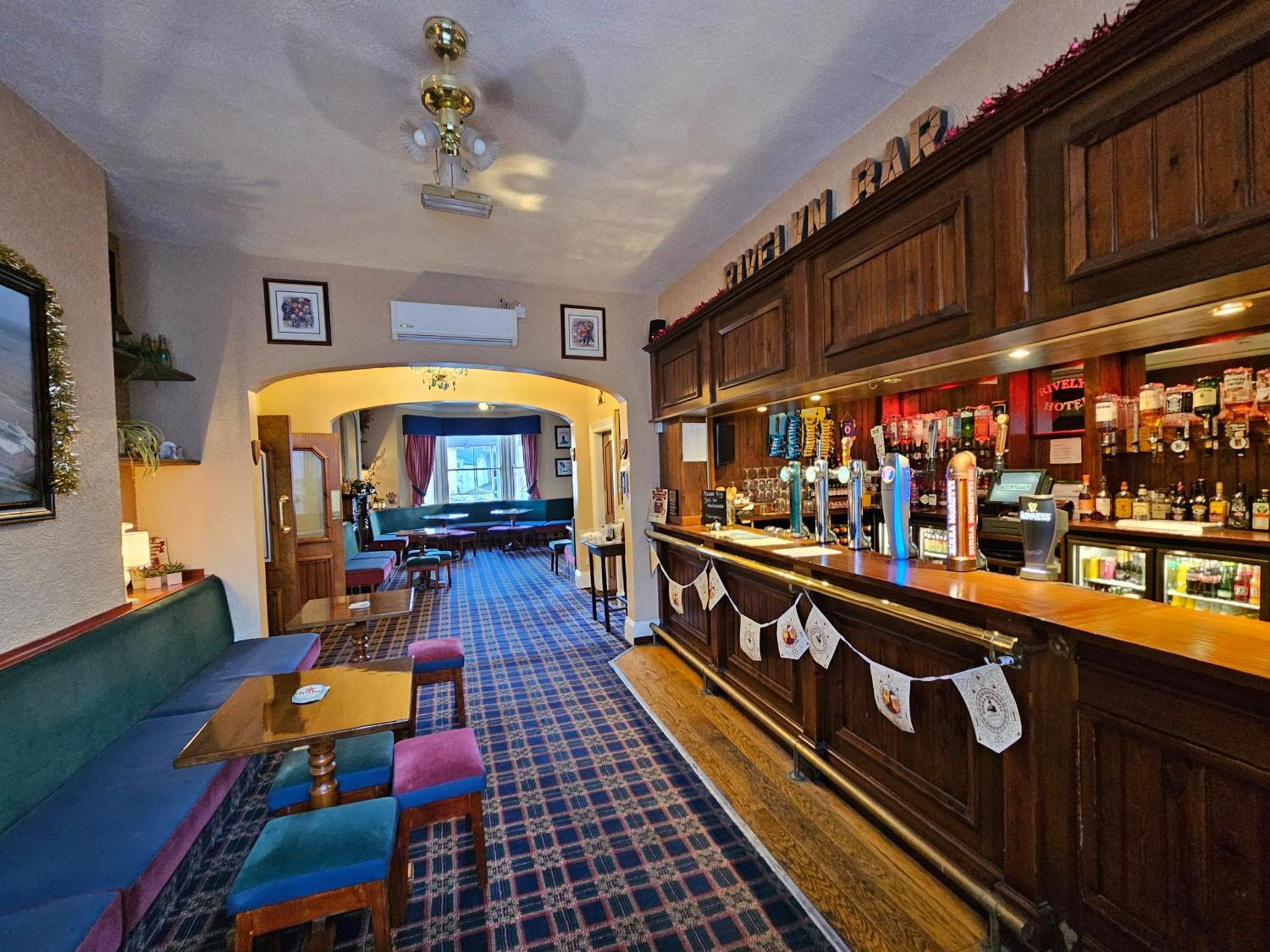 Rivelyn Bar & Restaurant Отель Скарборо
