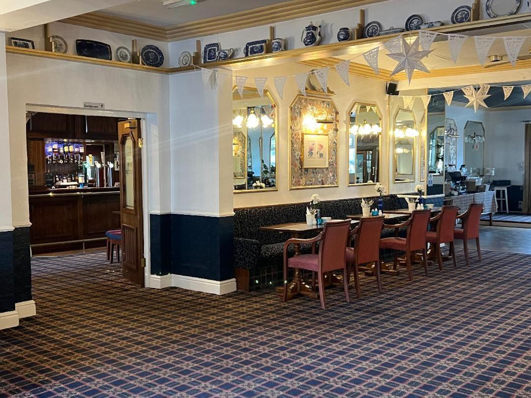 Отель Rivelyn Bar & Restaurant