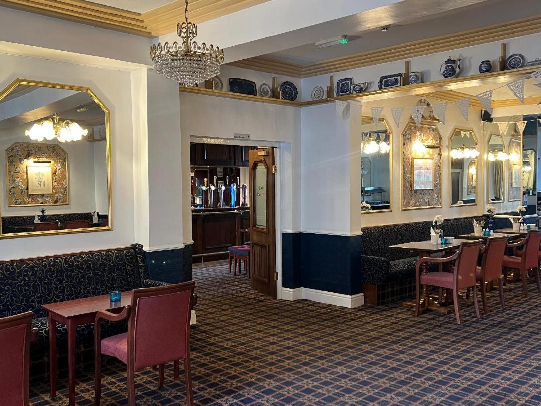 Rivelyn Bar & Restaurant Отель 3*