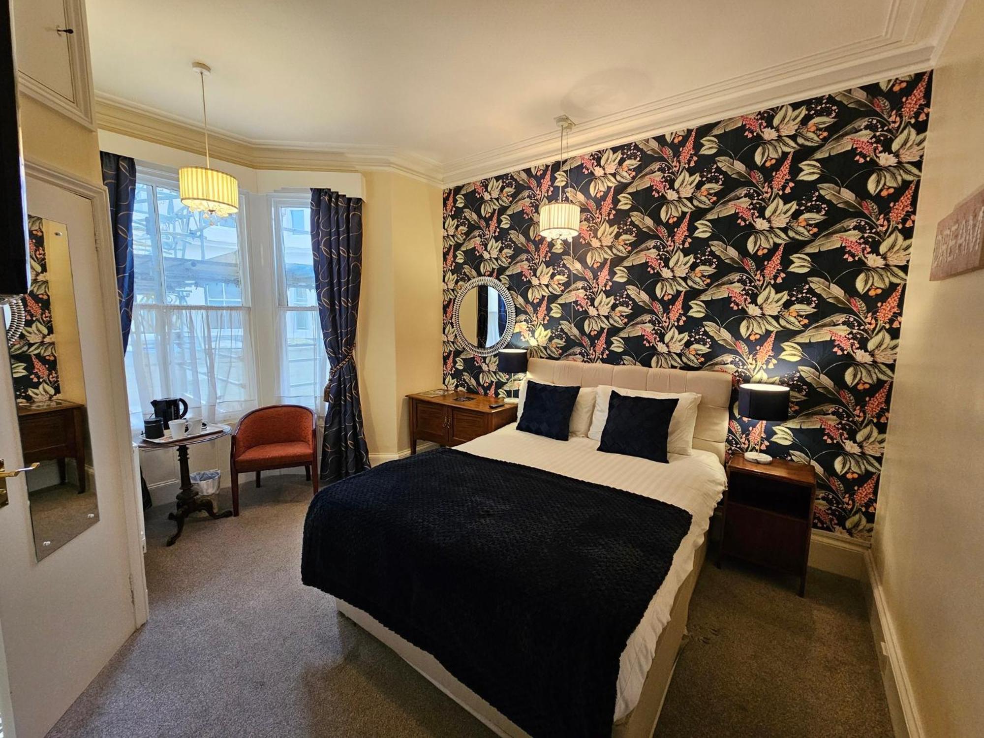 Rivelyn Bar & Restaurant 3* Scarborough